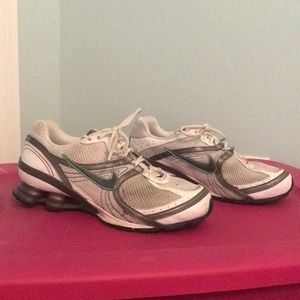 WOMENS Nike tennis shoes